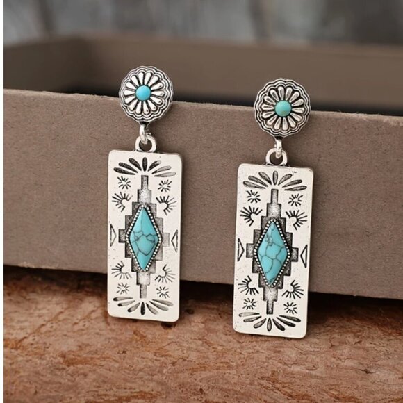 Jewelry - Silver and Turquoise coloured Dangle Earrings - silver plated - NEW